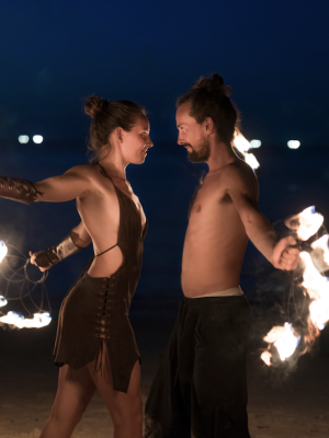 Sacerdotisas del Amor y Sacerdotes del Fuego
